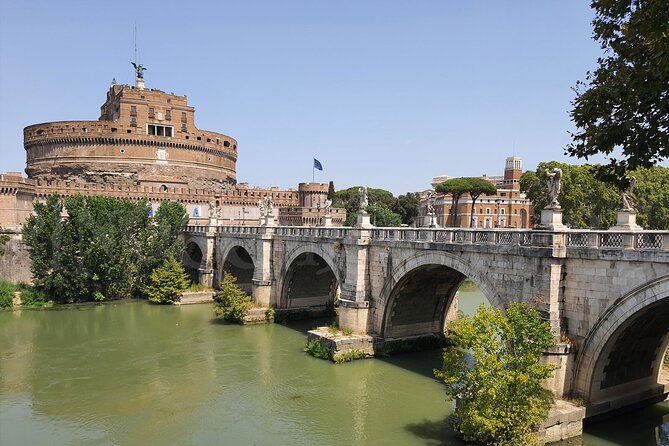 Castel Sant'Angelo Pantheon & Piazza Navona Tour for Kids and Families in Rome - Practical Details: Meeting Point and Accessibility
