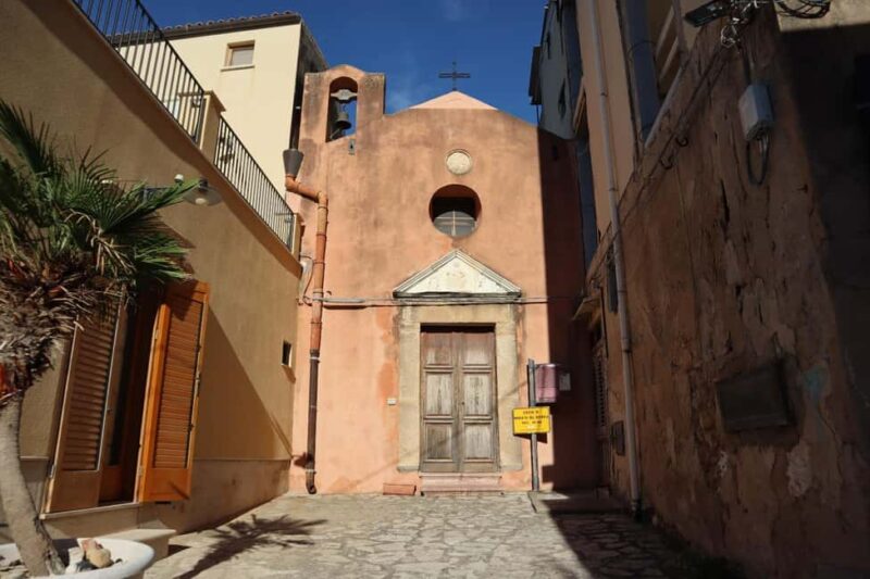 Castellammare del Golfo: Lights and Shadows - The Guide and Multilingual Support