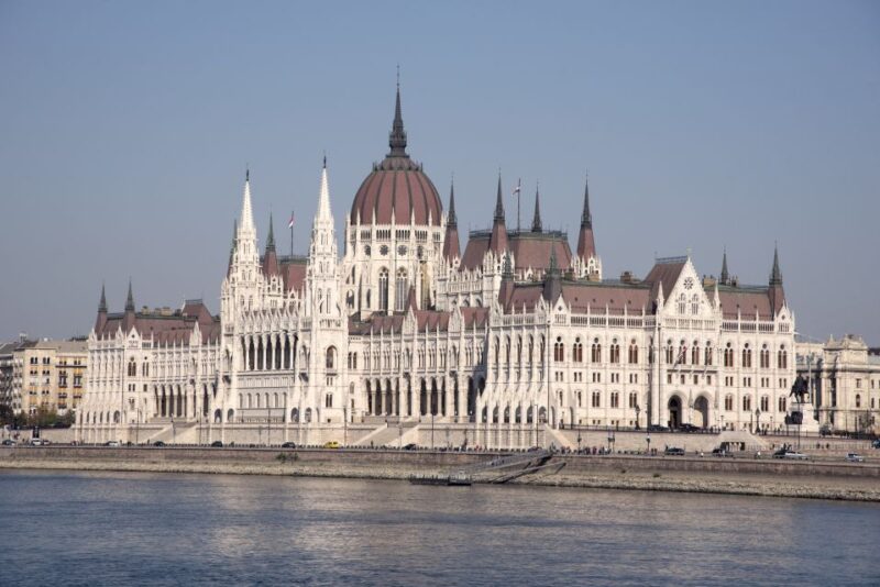 Castle District & Pest Driving Tour with Danube River Cruise - Relaxing 1-Hour Danube River Cruise