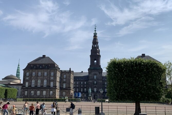 Castle Islands Royal History: A Self-Guided Audio Tour of Slotsholmen - Visit the Danish Jewish Museum with Its Unique Architectural Setting