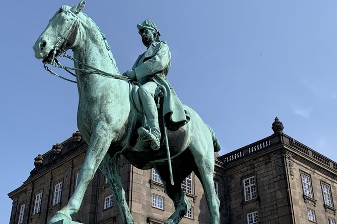 Castle Islands Royal History: A Self-Guided Audio Tour of Slotsholmen - Admire the Modern Black Diamond Extension of the Royal Library