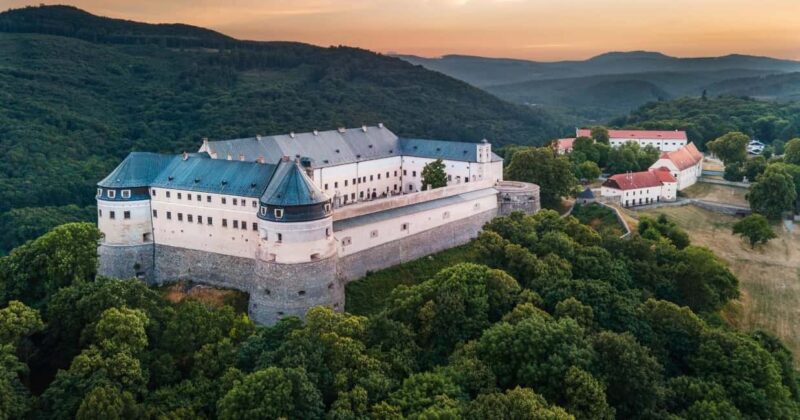 Castles, imany & Bratislava - Exploring the Romantic Ruins of Beckov Castle