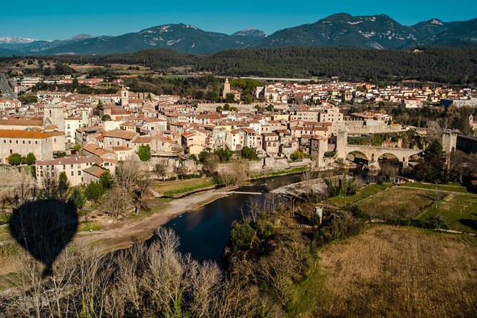Catalonia Hot Air Balloon Ride and Breakfast over the Volcanoes of la Garrotxa - The Guide and Support Staff