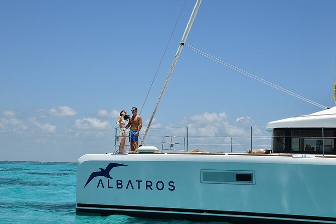 Catamaran Albatros Platinum & Beach club & Open bar & Isla Mujeres - Key Points