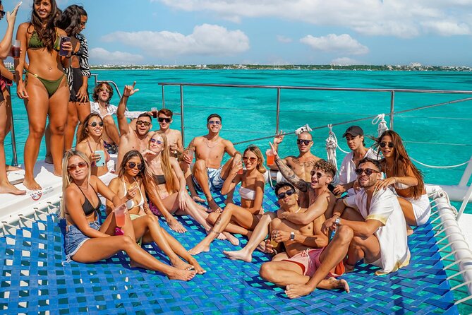 Catamaran Booze Party With Open Bar in Cancun - Drinks and Snacks: A Mix of Quality and Limitations