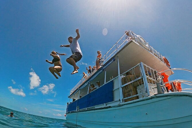 Catamaran in Cozumel with snorkeling at El Cielo and open Bar - Key Points