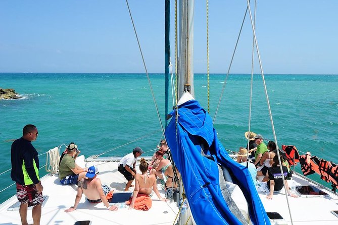 Catamaran Sail and Snorkeling Tour with Open Bar in Puerto Morelos - Relaxing with Unlimited Drinks from the Onboard Bar