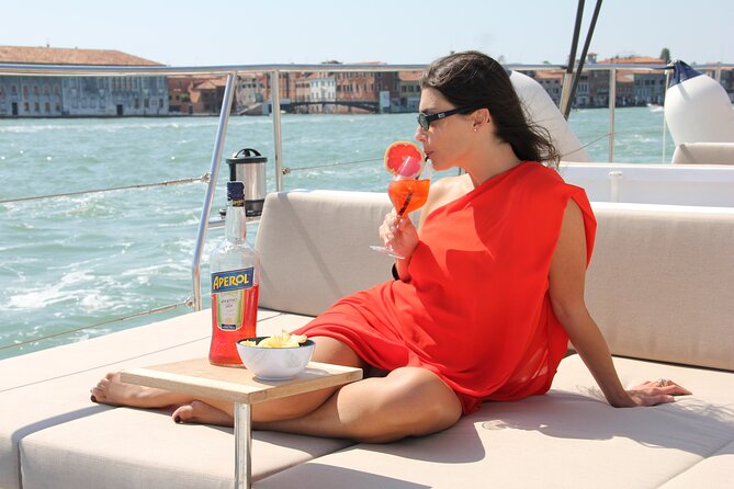 Catamaran Spritz Tour - Drinks and Music: Setting an Easygoing Atmosphere