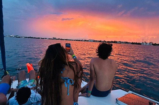 Catamaran Sunset Open Bar and Snacks - Who Will Love This Sunset Catamaran Tour