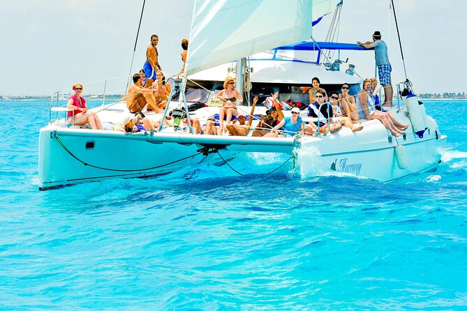 Catamaran to Isla Mujeres Snorkeling Tour with Open Bar and Lunch - Sailing on the Catamaran and Enjoying the Open Bar