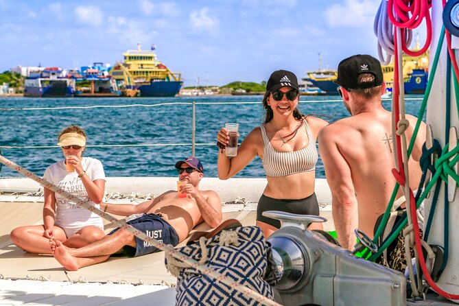 Catamaran to Isla Mujeres Snorkeling Tour with Open Bar and Lunch - Group Size and Customer Service Experience