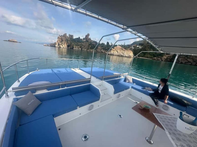 Catamaran Tour: experience of discovering the Cefalù coastline. - Key Points