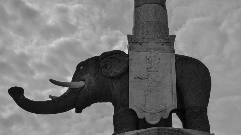 Catania Ghost Tour: Legends and Tastings Under Mount Etna - Unveiling Catania’s Haunted Streets and Piazzas