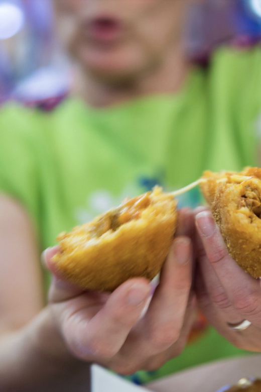 Catania Street food tour by night - Exploring Duomo Square and Sampling Local Wines