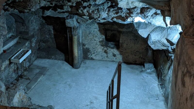 Catania: Underground and Street Food Walking Tour - The Expertise of Guides and Personal Touches