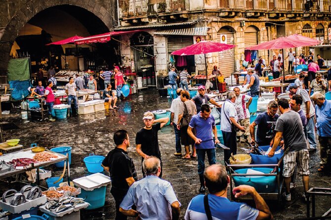 Catania Walking Tour with Audio and Written Guide by a Local - Admiring the Fontana dellAmenano