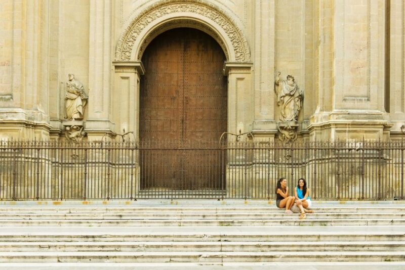 Cathedral and Royal Chapel with Albaicín and Sacromonte - Rest Period Between Tours