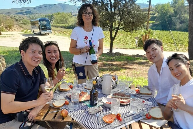 Cava tour to 3 family wineries with hotel pick-up - The All-Inclusive Brunch Experience