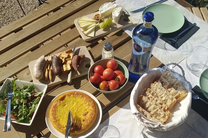 Cava tour to 3 family wineries with hotel pick-up - Tour Logistics and Timing