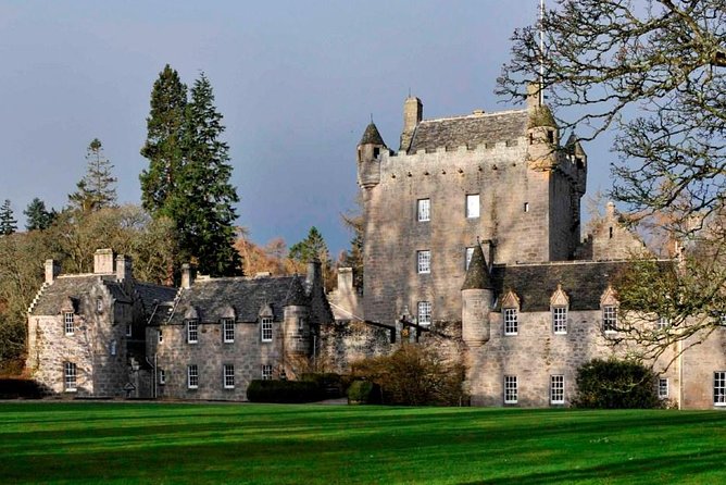 Cawdor Castle, Inverness, Culloden, Outlander and Loch Ness Tour - Visiting Cawdor Castle and its Gardens