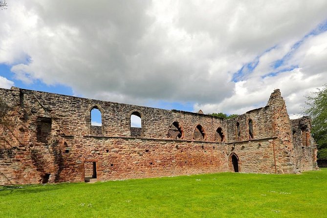 Cawdor Castle, Inverness, Culloden, Outlander and Loch Ness Tour - Visiting Robertsons Farm Shop and Highland Cows