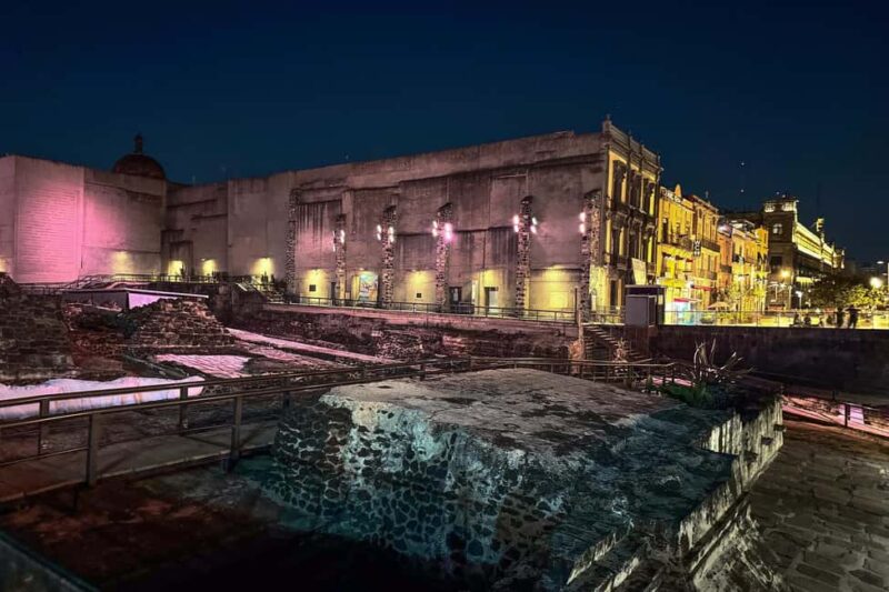 CDMX: Night Walking Tour of the City, with option to visit the Torre Latinoamericana - Visiting the Palacio de Bellas Artes at Night