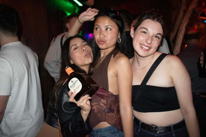 CDMX Pub Crawl: Guided Pub Crawl with Party Games - Practical Details: Meeting Point and Group Size