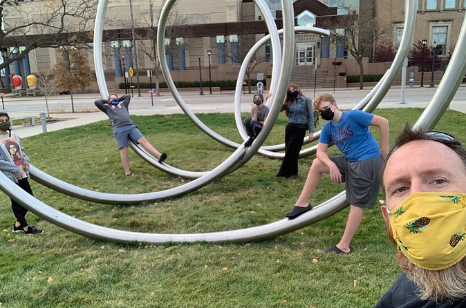 Cedar Rapids Scavenger Hunt Interactive Walking Tour - Uncovering Cedar Rapids’ Hollywood Ties and Famous Names