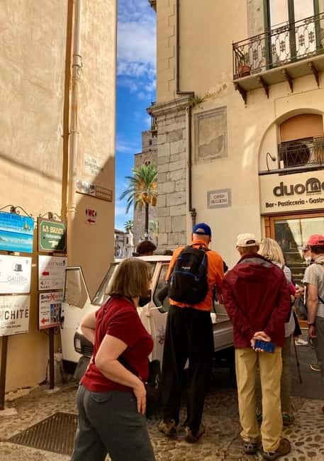 Cefalù: Walking Tour & Authentic Sicilian Aperitivo - Authentic Sicilian Aperitivo at a Local Grocery