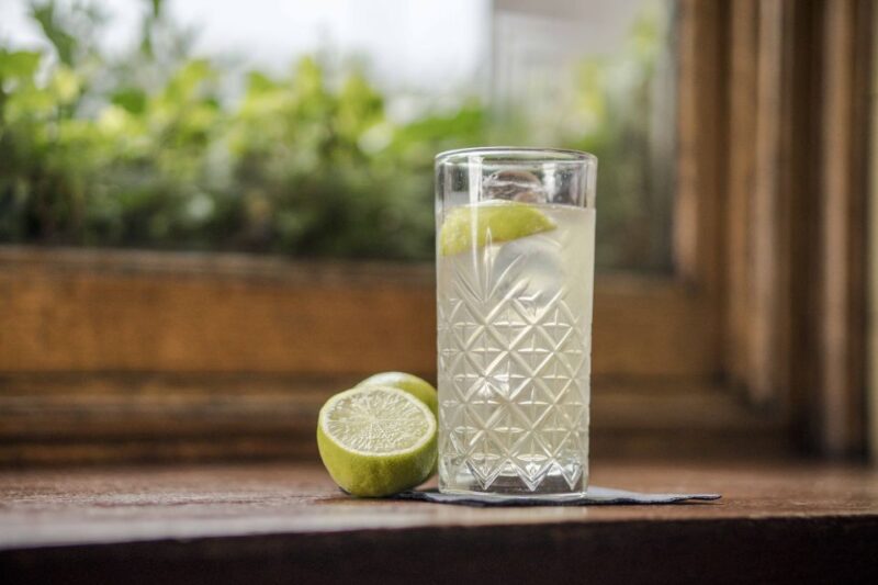 Cellar Of Scotland Walking Tour - Scotland's finest drinks - Walking Through Edinburgh’s Major Neighborhoods and Landmarks
