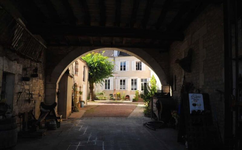 Cellar tour and tasting of the estate's wines in Saint Bris - Discover the Charm of Saint Bris Through a Cellar Tour and Tasting