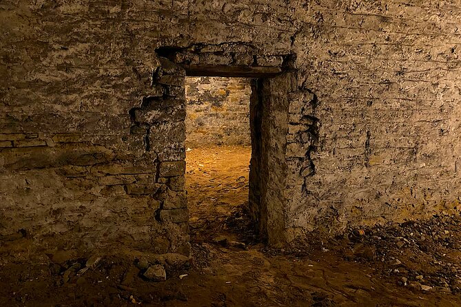 Cellars and Saloons Sunday Brunch Tour in Cincinnati - Visiting the Historic Lackman Bar for a Pint
