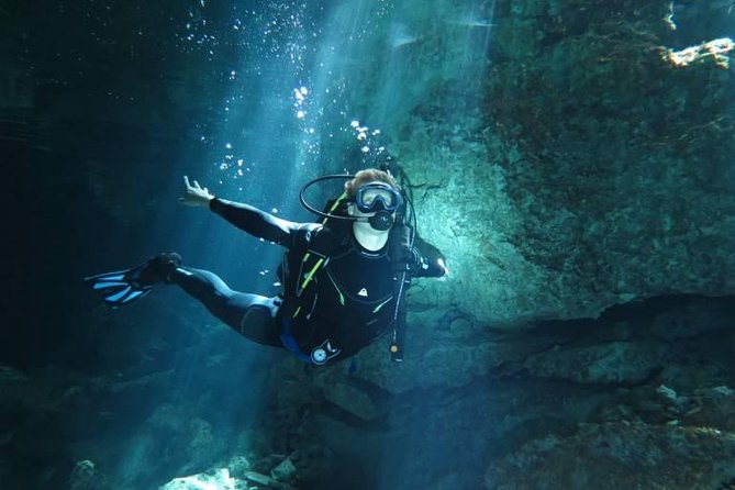 Cenotes diving - The Magic of Sunlight and Light Effects in the Cenotes