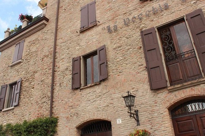 Centenary Balsamic Vinegar of Modena - Acetaia Tour & Tasting - Expert Guides and Personal Attention