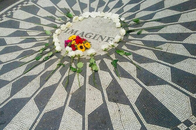 Central Park Guided Pedicab Tour in New York - Up Close at the Alice in Wonderland Statue