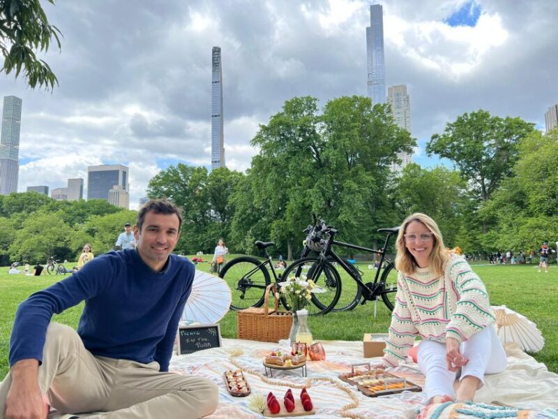 Central Park, NYC: Private Bike Tour and Luxurious Picnic - The Customizable Picnic: Gourmet Food Options and Relaxing Settings
