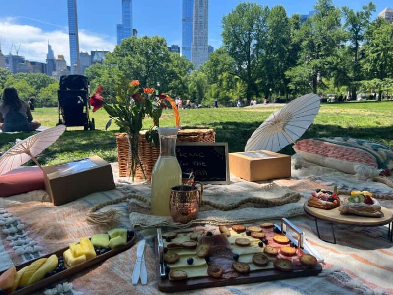 Central Park, NYC: Private Bike Tour and Luxurious Picnic - Logistics: Meeting Point, Group Size, and Equipment