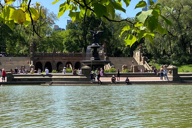 Central Park Scenic Walk with Local Guides - Discovering Iconic Central Park Landmarks
