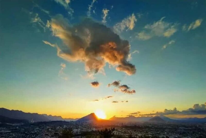 Cerro de la Silla Viewpoint: Hike to the Cable Car - Explore the Cerro de la Silla Viewpoint and Old Cable Car Site in Nuevo Leon