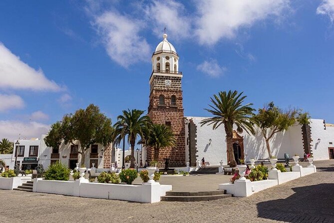 César Manrique: Northern Lanzarote Guided Tour - Practical Aspects: Transportation, Guides, and Pacing