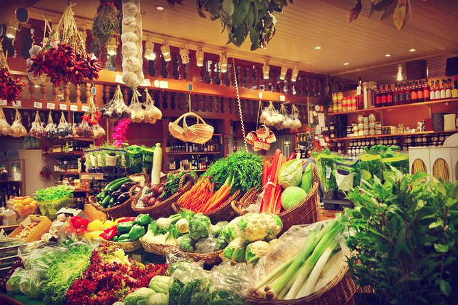 Cesarine: Market Tour & Cooking Class at Local's Home in Sorrento - Sorrentos Regional Cuisine Unveiled