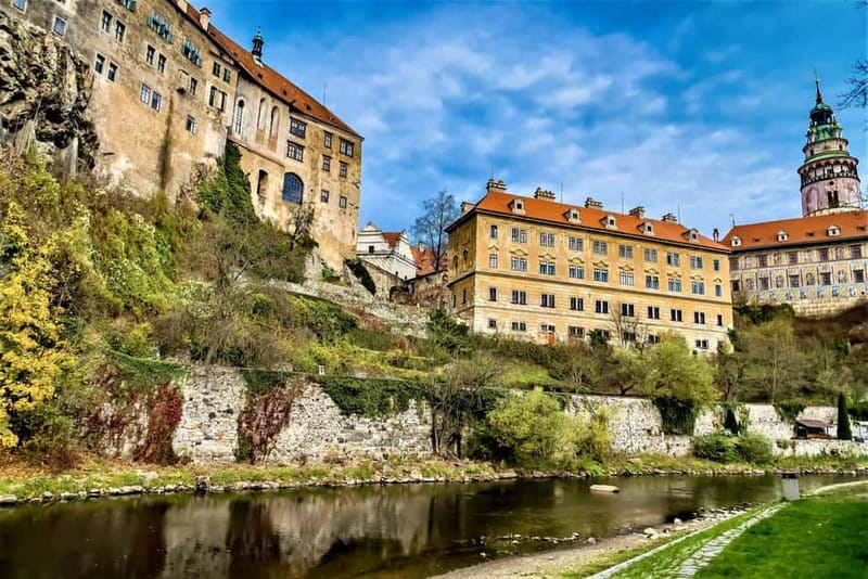 Cesky Krumlov: Express Walk with a Local in 60 minutes - Discover Cesky Krumlov in Just 60 Minutes with a Local Guide