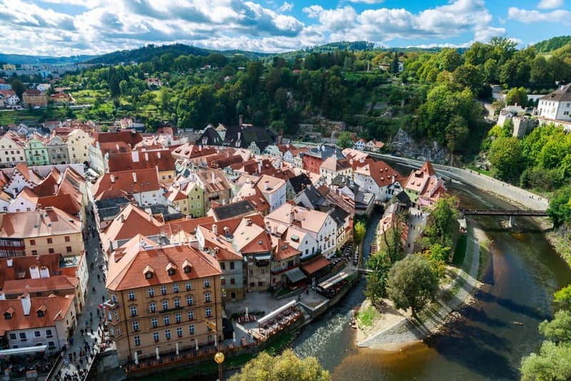 Cesky Krumlov: Express Walk with a Local in 60 minutes - Exploring the Landmarks: From Castle to Gardens