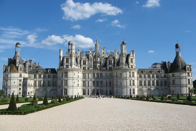 Chambord Castle: Private Guided Walking Tour - Explore Chambord Castle with a Private Guided Tour