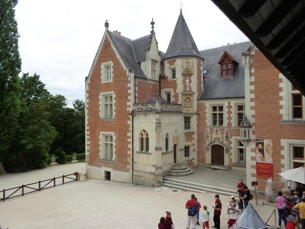 Chambord, Chenonceau, Da Vinci Castle Small group Trip from Paris - Enjoy a Full-Day Tour to Loire Valley’s Most Famous Castles and Leonardo da Vinci’s Home