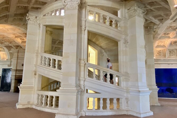 Chambord, Chenonceau, Da Vinci Castle Small group Trip from Paris - Exploring Château de Chambord’s Renaissance Grandeur