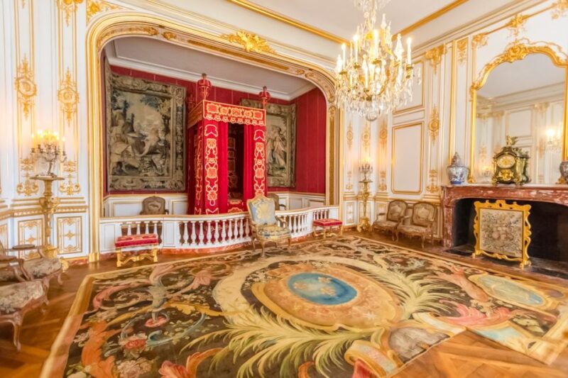 Chambord: Private Guided Tour of the Castle + Reserved Entry - Exploring the Historic Interior of Chambord Castle