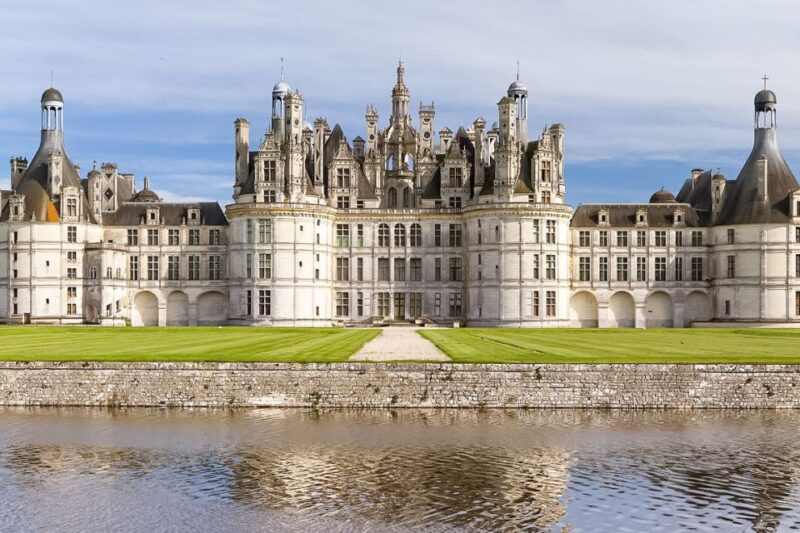 Chambord: Private Guided Tour of the Castle + Reserved Entry - Meeting Point and Practical Details