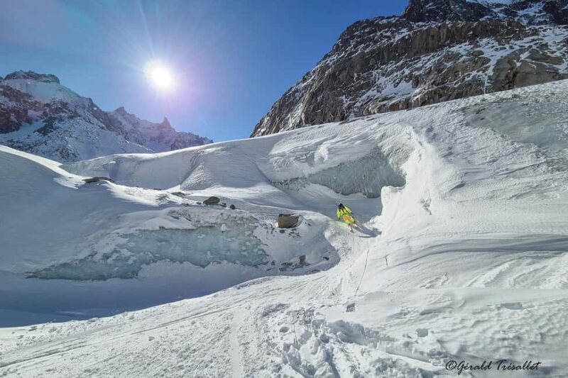 Chamonix: Off-piste skiing down the legendary Vallée Blanche - Meeting Point at the Aiguille du Midi in Chamonix