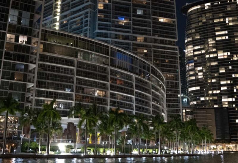 Champagne City Lights Boat Tour + Photoshoot (Semi Private) - Practical Tips for the Best Experience